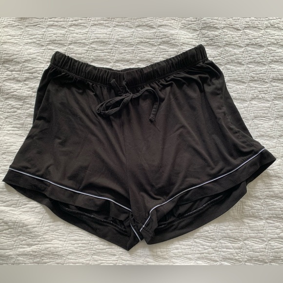 Black 2-piece Tahari pyjamas - Picture 3 of 4